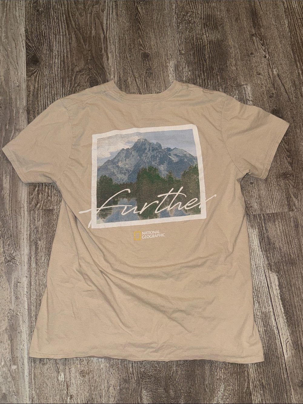 National Geographic Further Mountain Graphic T-Shirt Tee Size Medium